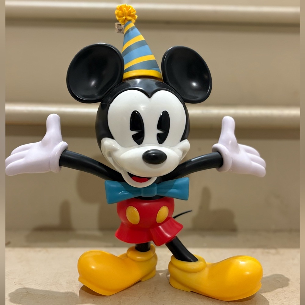 Disney parks exclusive Mickey Mouse 90th birthday sipper